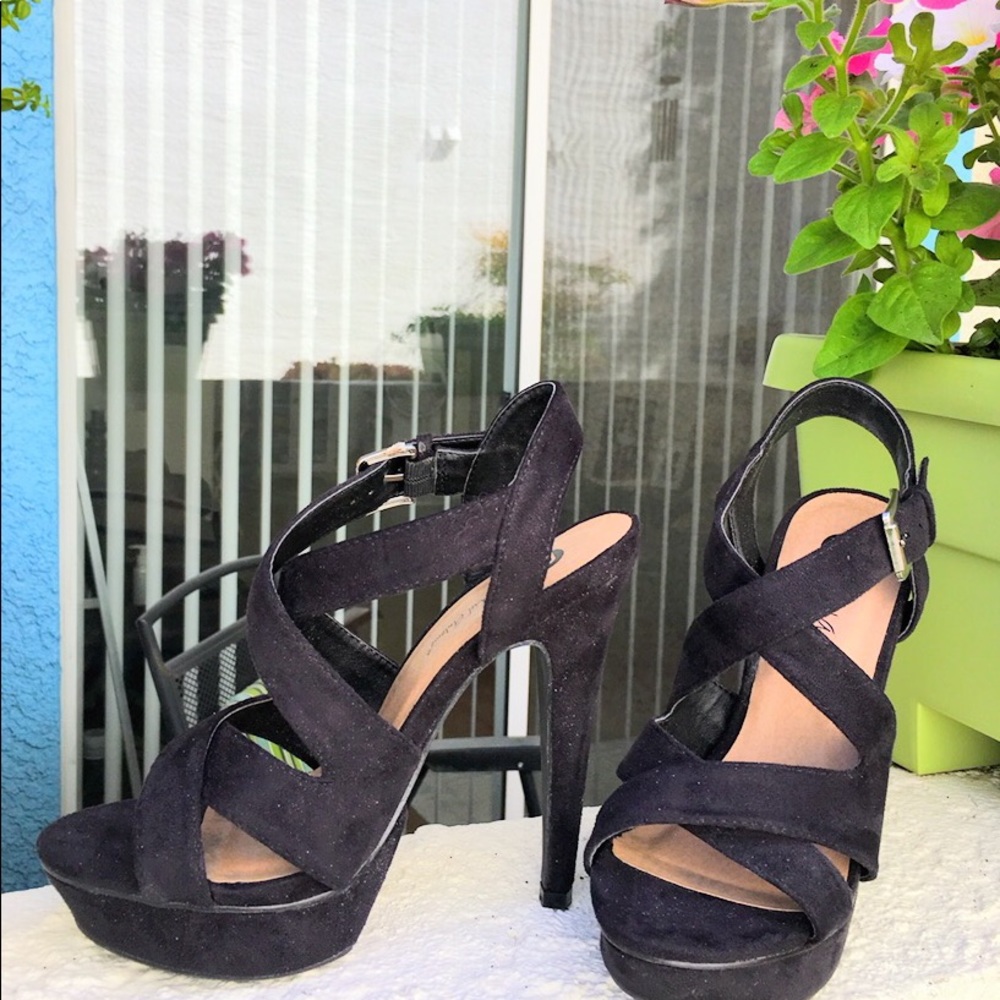 Black platform sandals